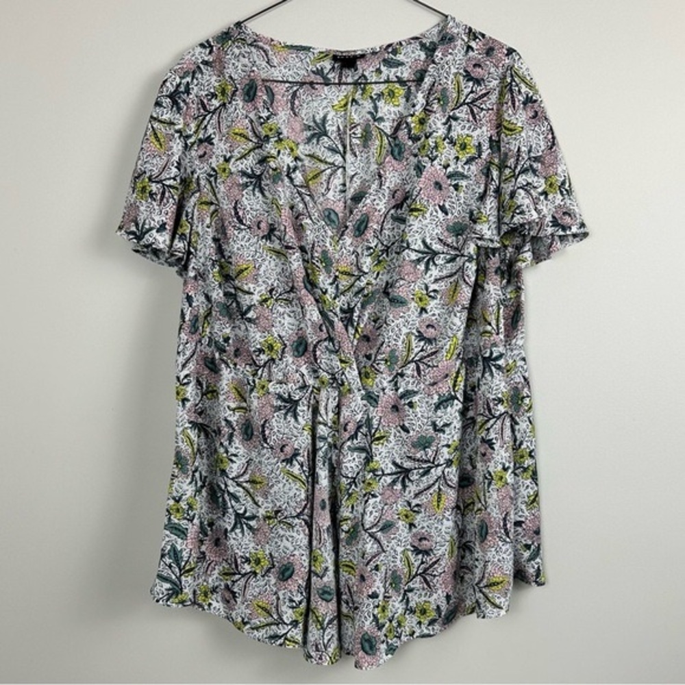 Torrid floral v neck peplum blouse top plus size flowy ditzy garden